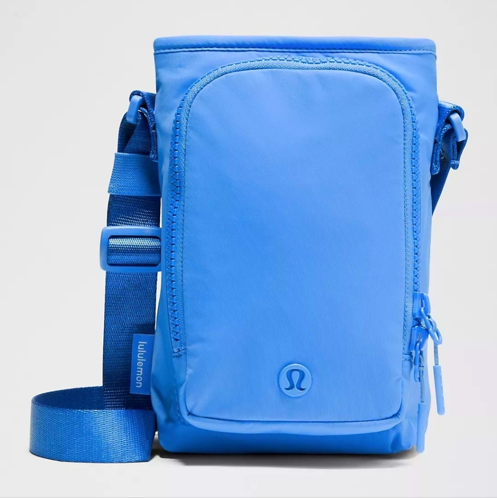 *NWT* LULULEMON Water Bottle Crossbody 2L, Color - Pool Party